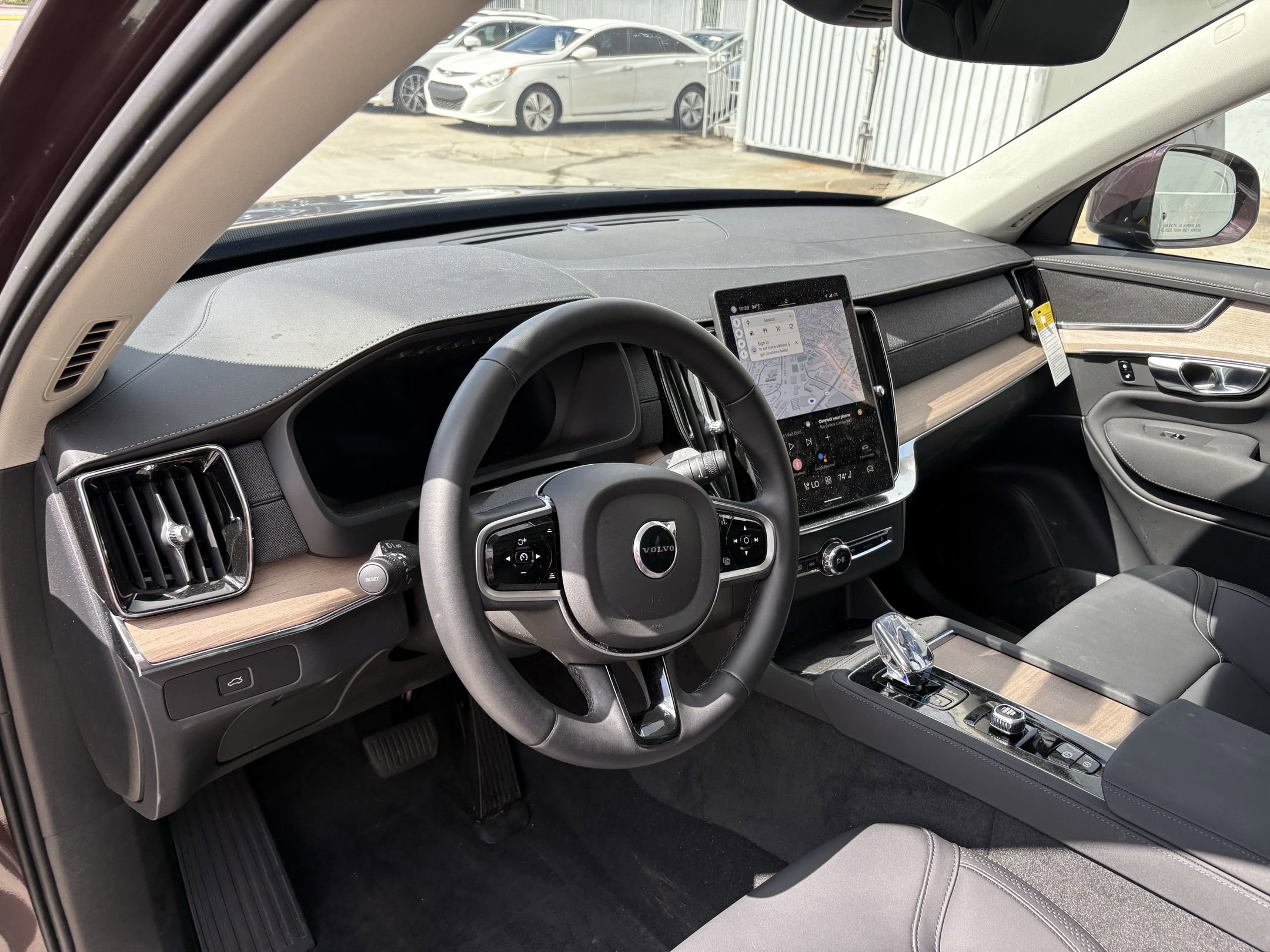 2025 Volvo XC90 Core photo 4