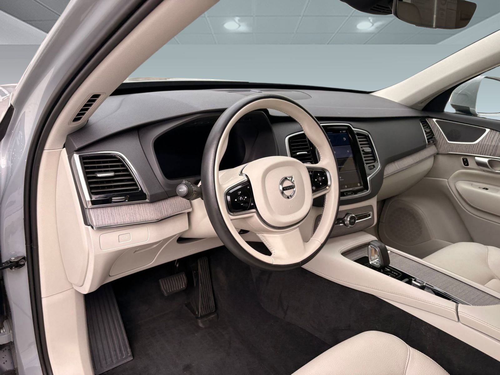 2024 Volvo XC90 Plus photo 3