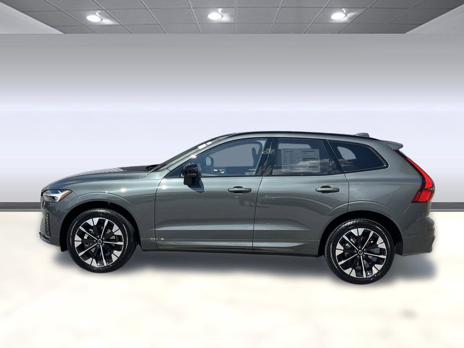 2026 Volvo XC60 B5 Plus photo 2