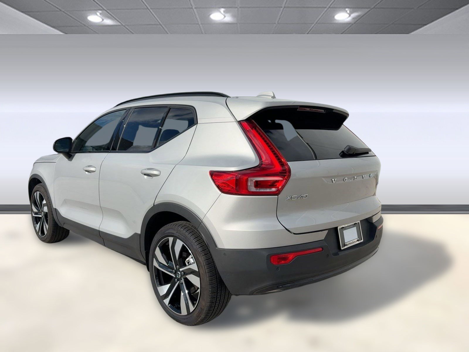 2025 Volvo XC40 Plus photo 2
