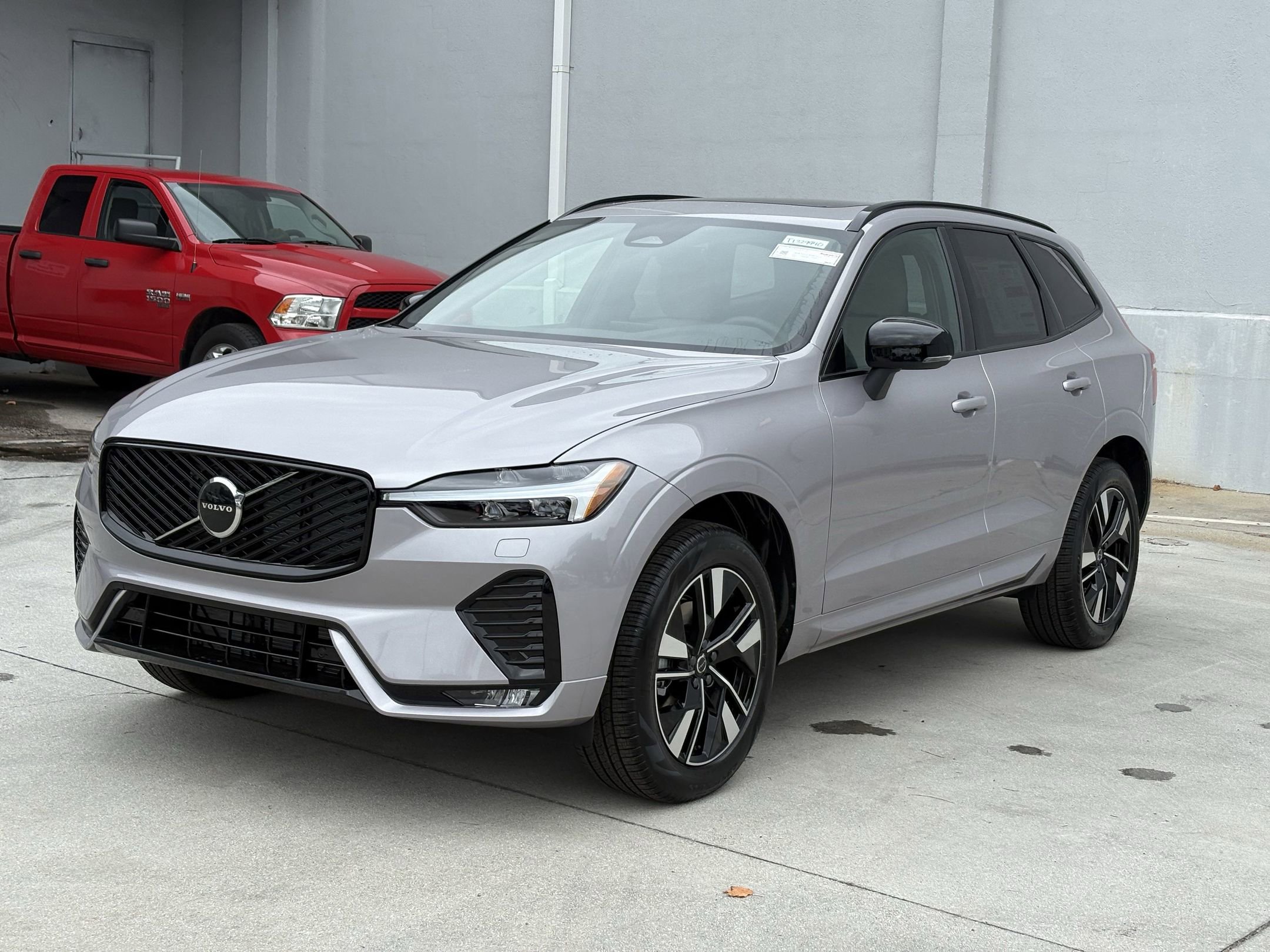 2026 Volvo XC60 B5 Core photo 2