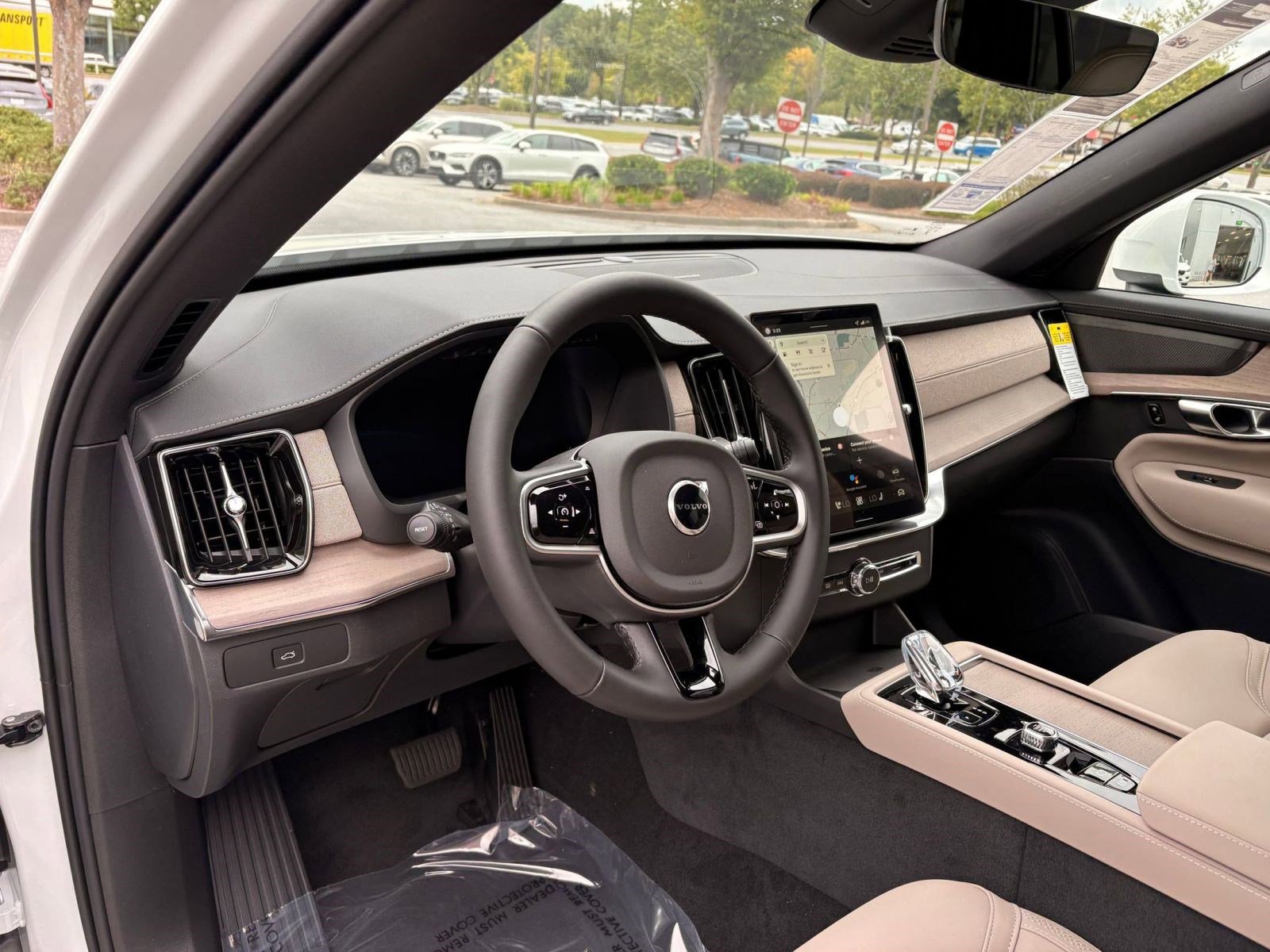 2026 Volvo XC90 Plus photo 4