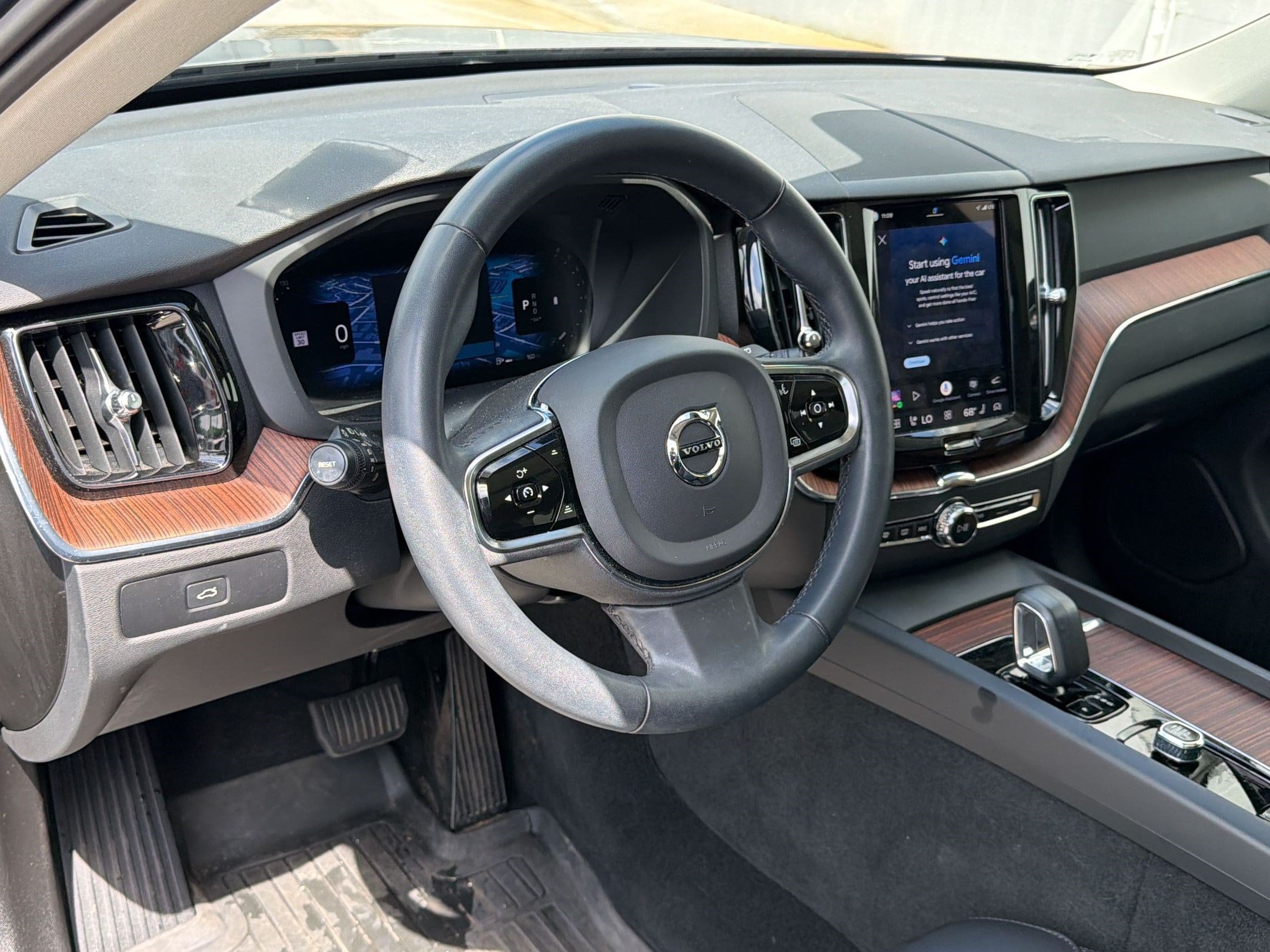 XC60 Plus Dark Theme SUV