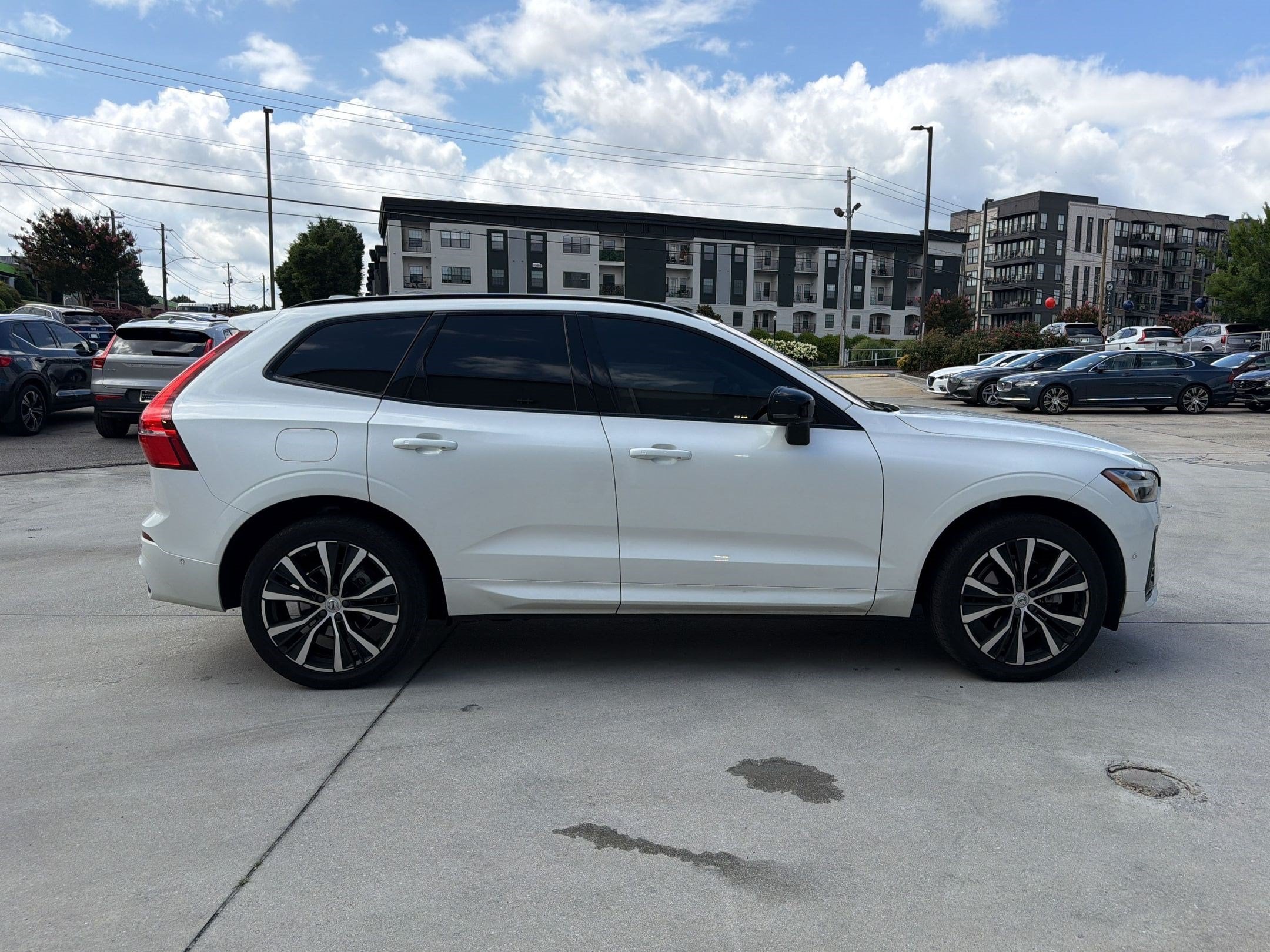 XC60 Plus Dark Theme SUV