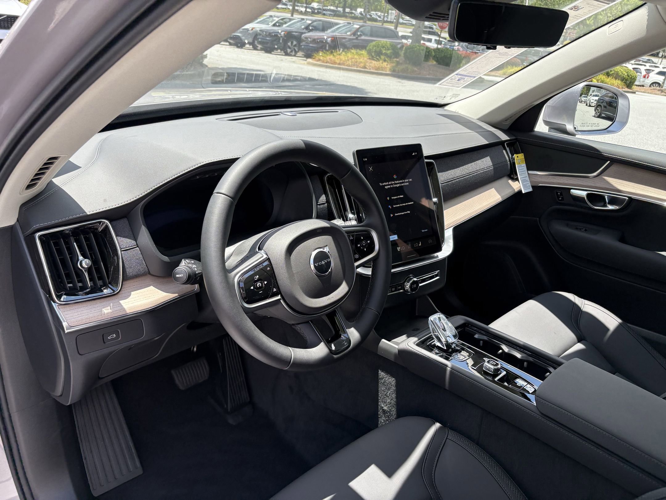 2026 Volvo XC90 B5 Plus photo 4