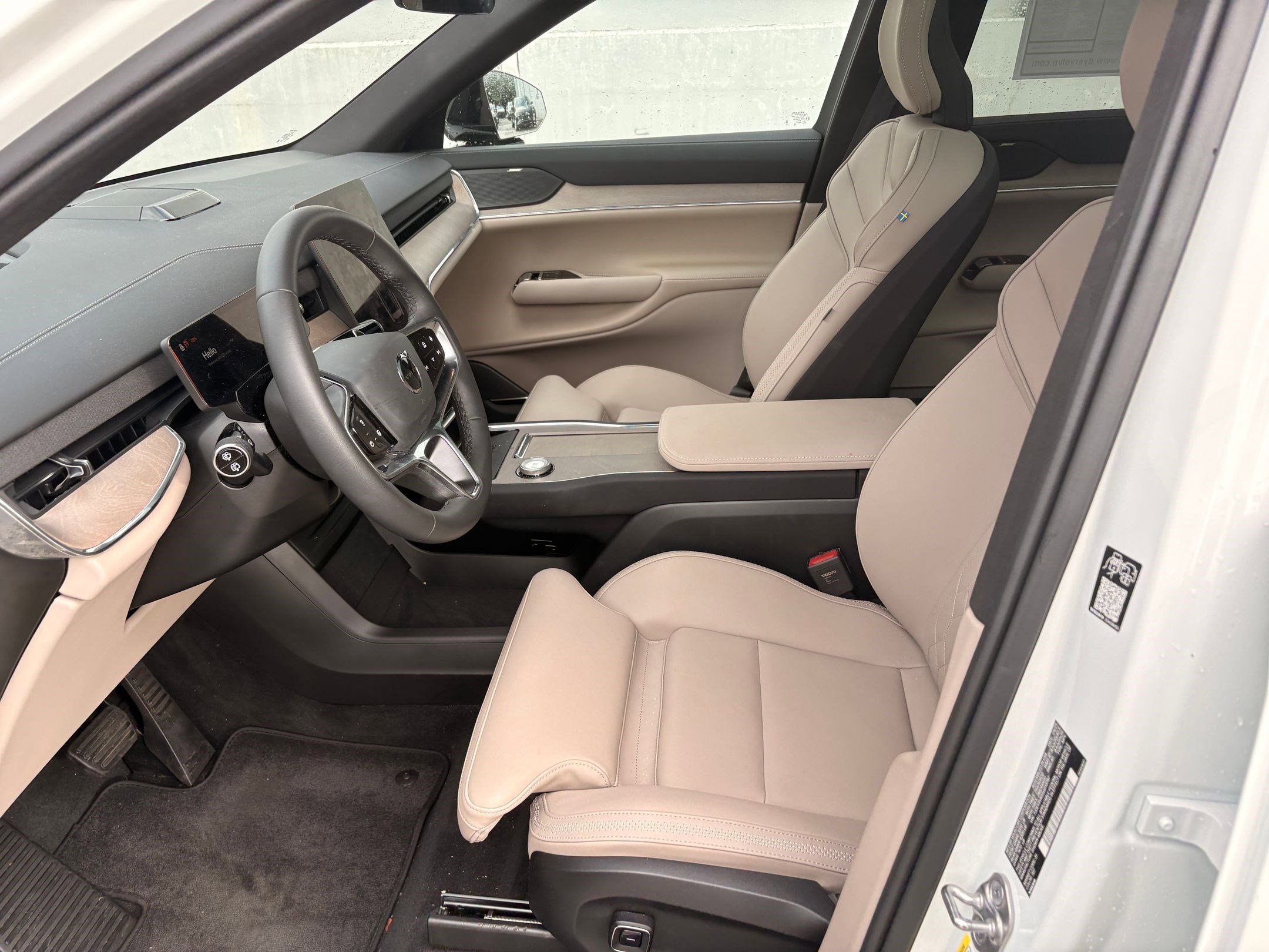 2025 Volvo EX90 Twin Motor Plus photo 3
