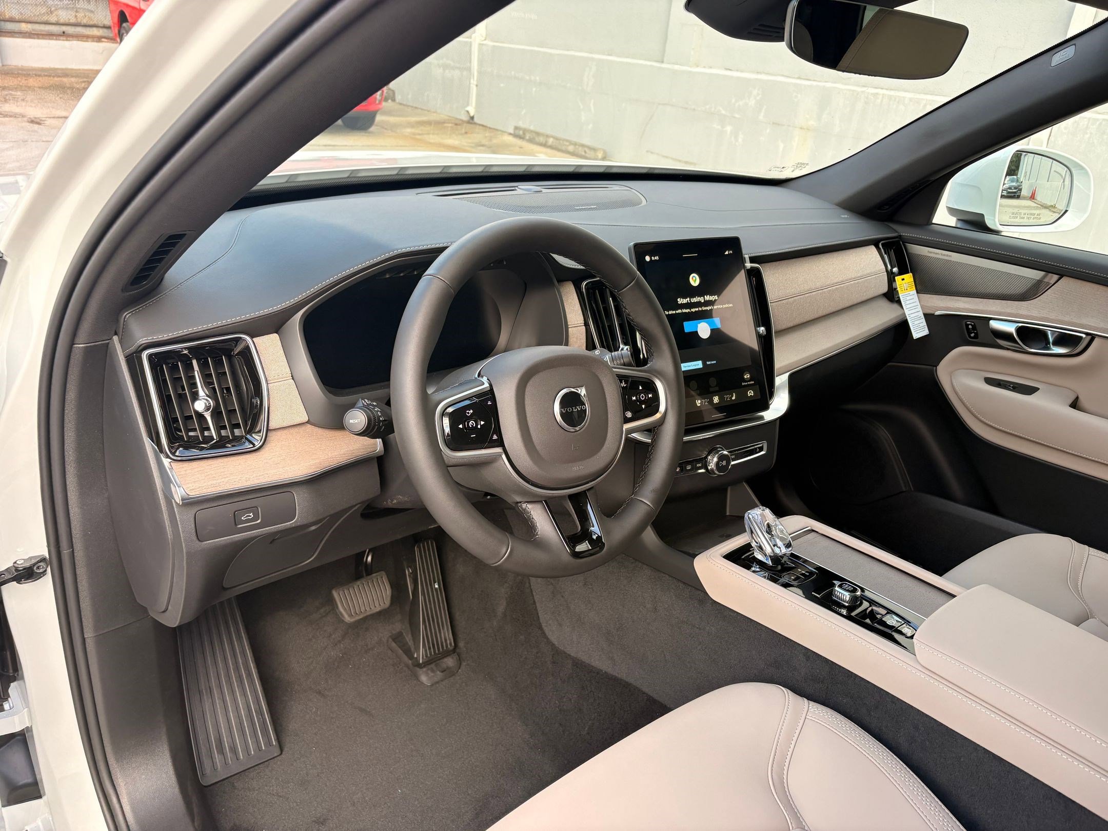 2026 Volvo XC90 Plus photo 4