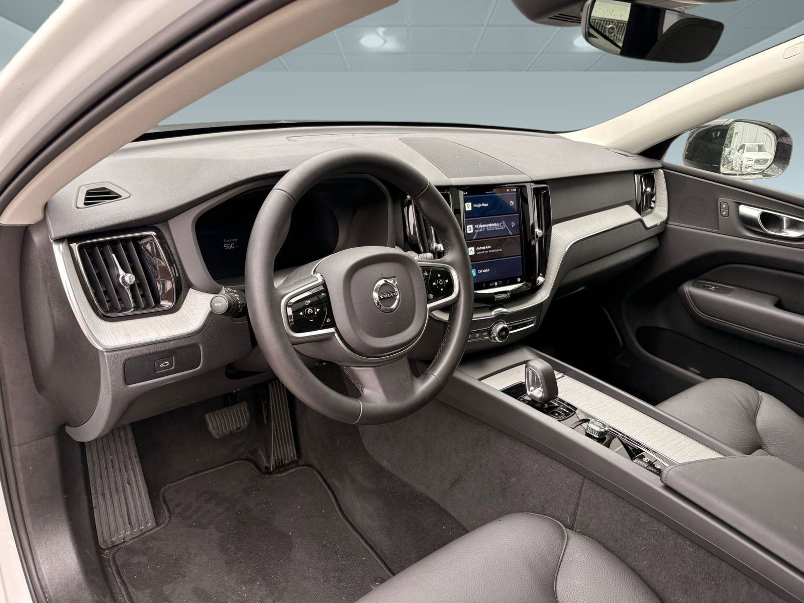 2025 Volvo XC60 Plus photo 4