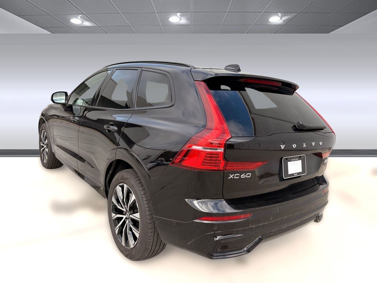 2025 Volvo XC60 Plus photo 3