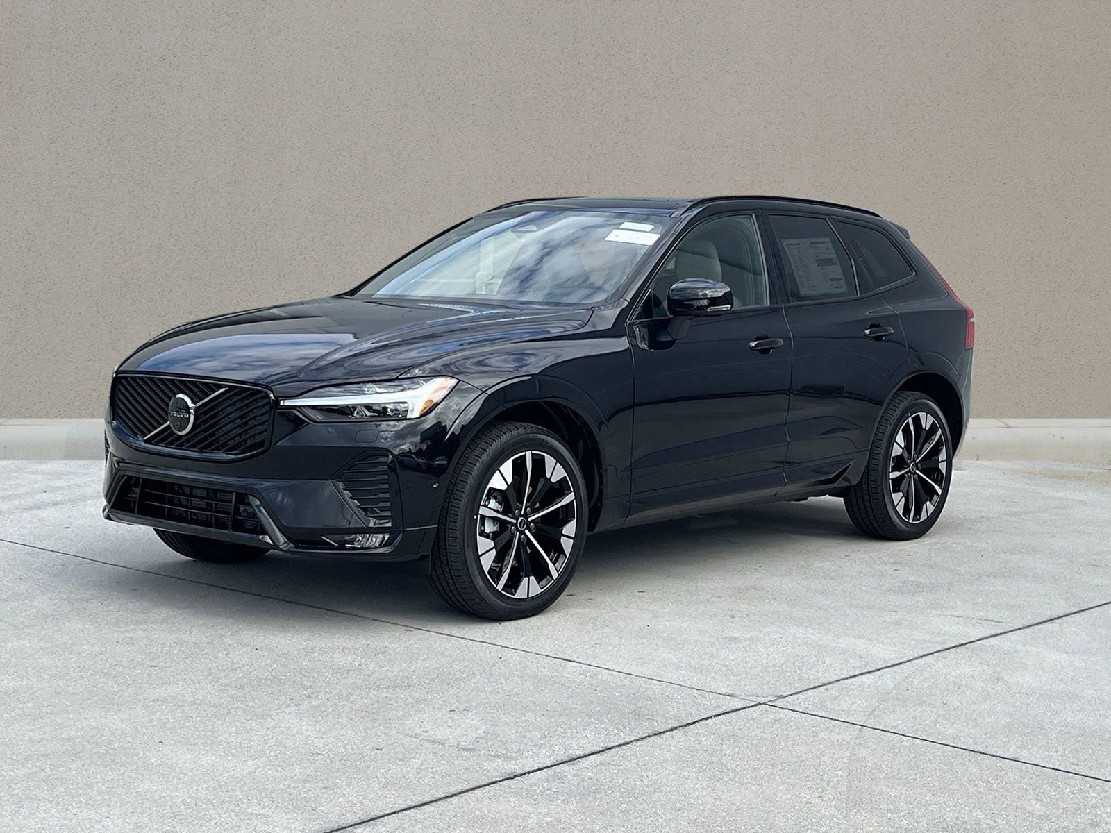 2026 Volvo XC60 B5 Plus photo 2