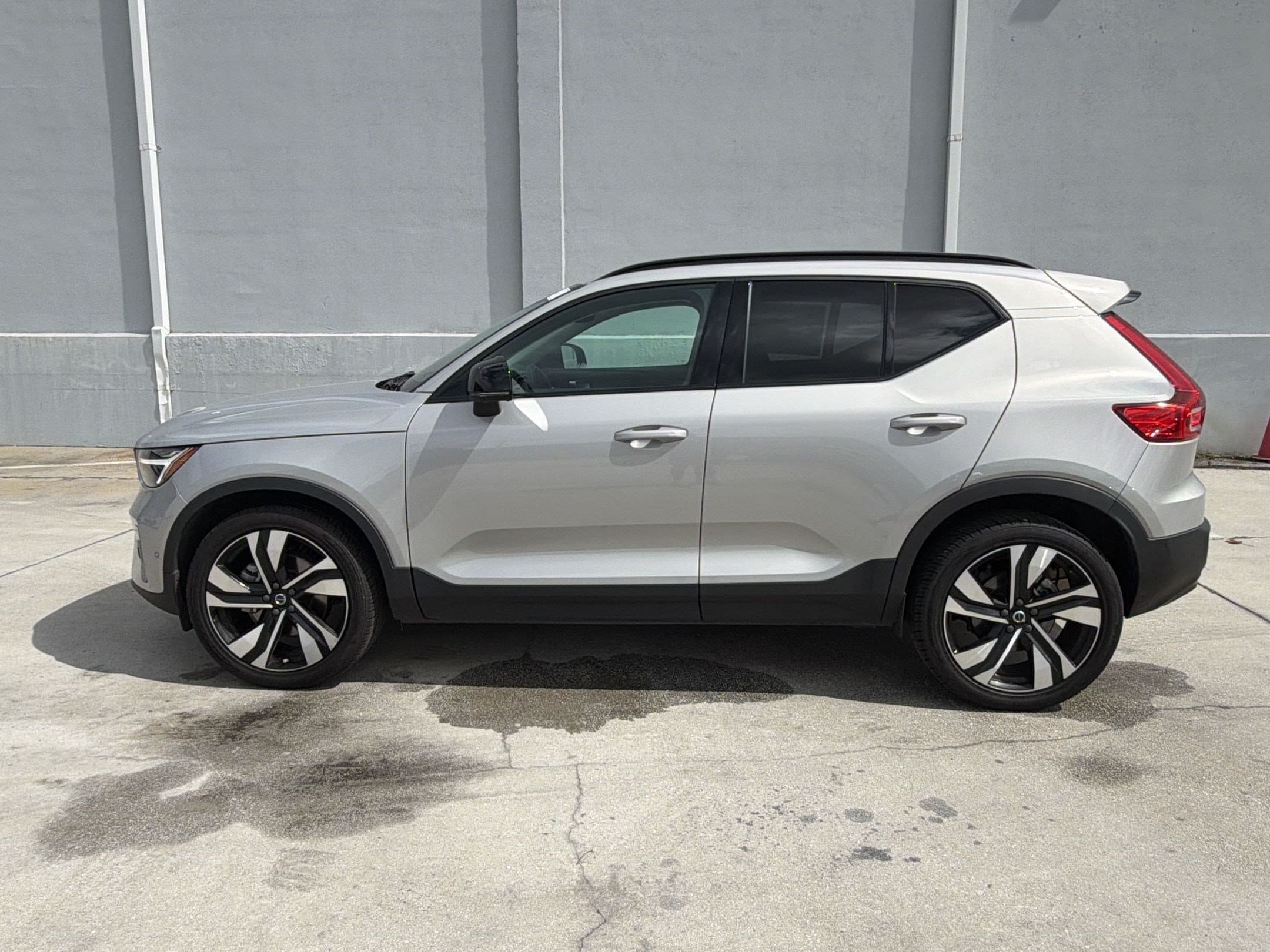XC40 Plus Dark Theme SUV