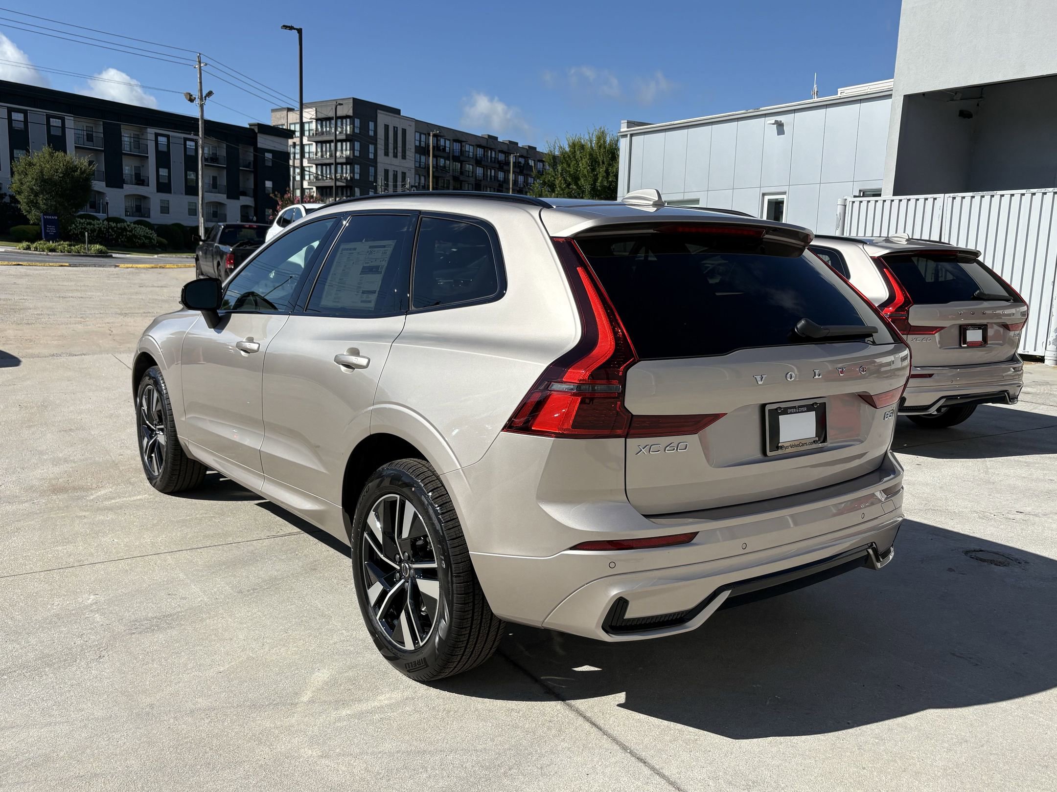 2026 Volvo XC60 B5 Core photo 3