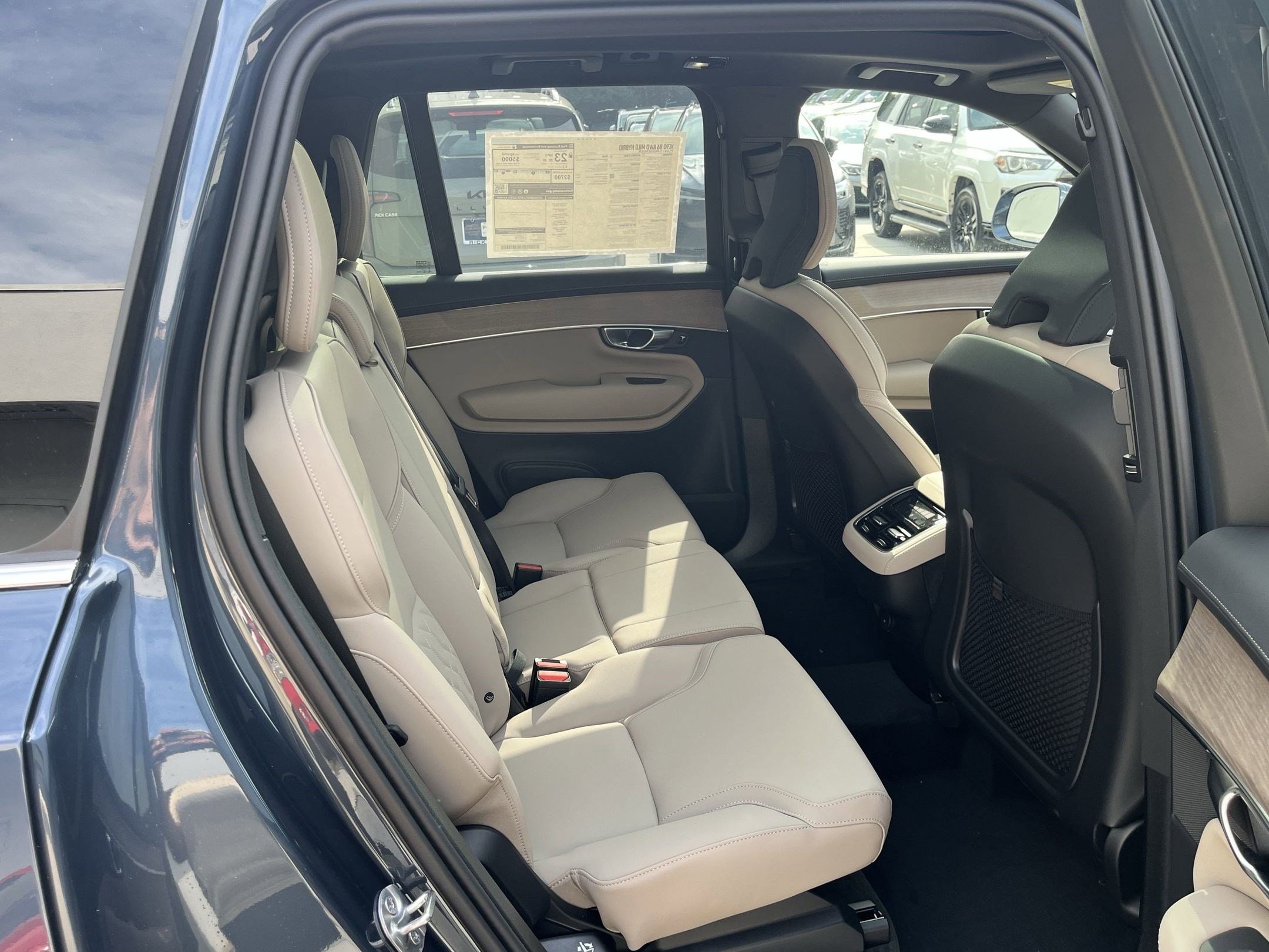 2026 Volvo XC90 Plus - Photo 28