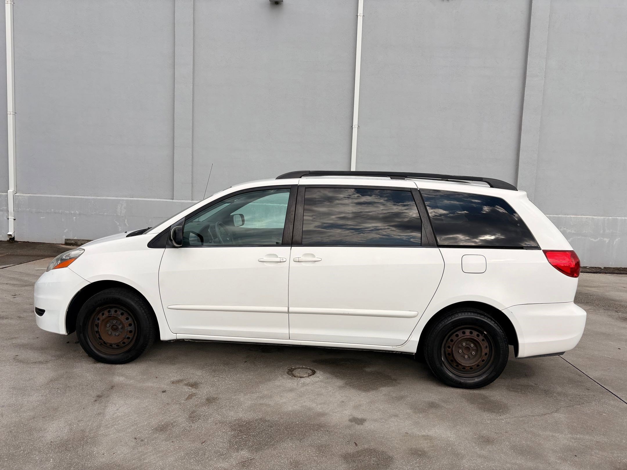 Used 2006 Toyota Sienna LE with VIN 5TDZA23C96S549577 for sale in Chamblee, GA