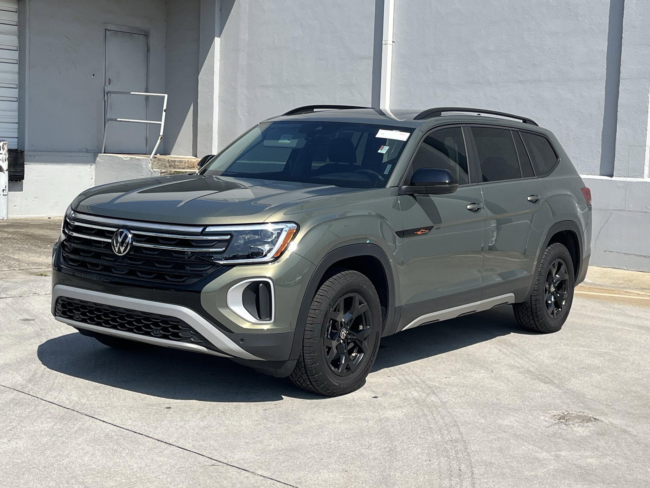 2024 Volkswagen Atlas Peak Edition SEL photo 3