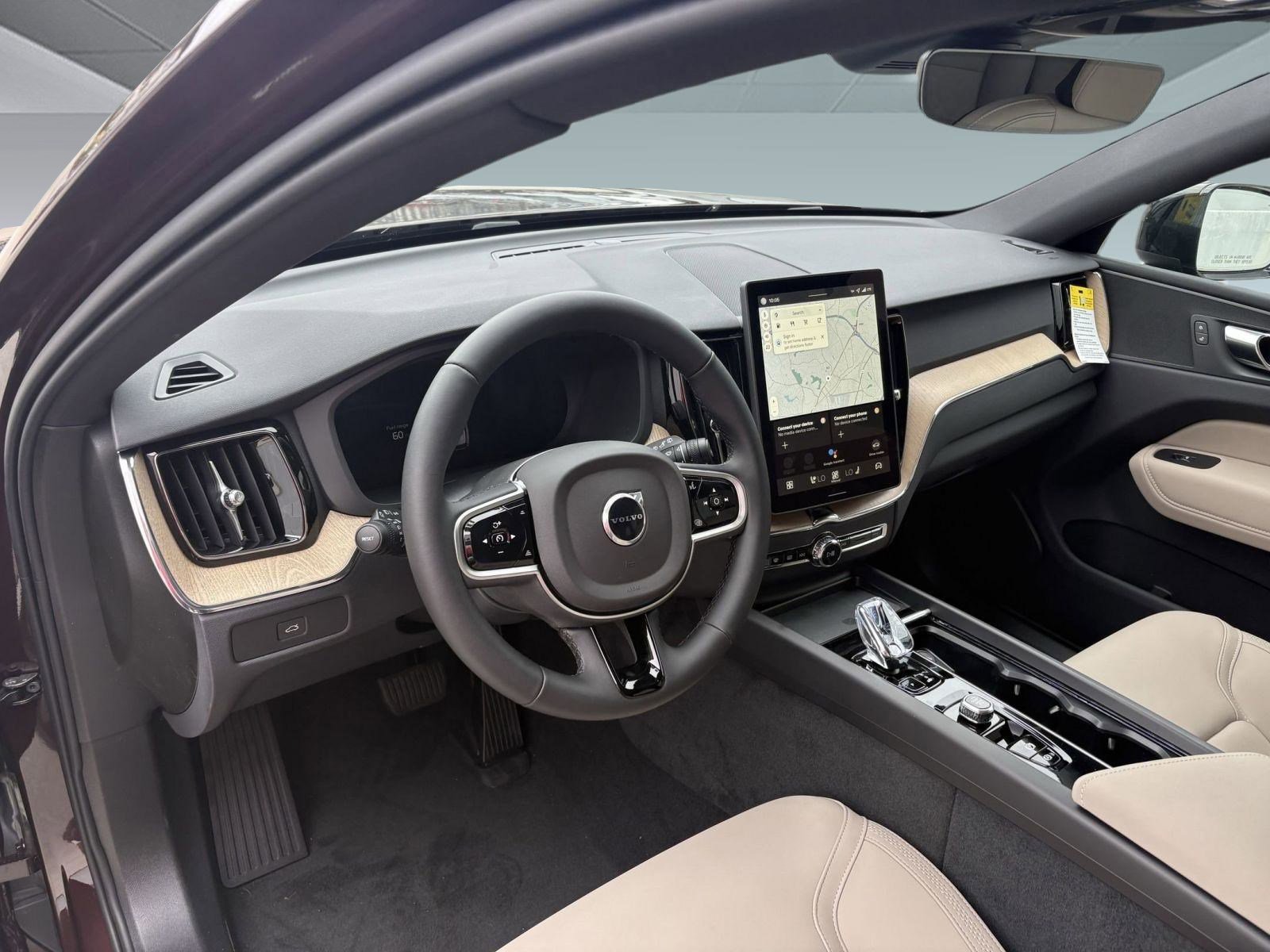 2026 Volvo XC60 B5 Core photo 3