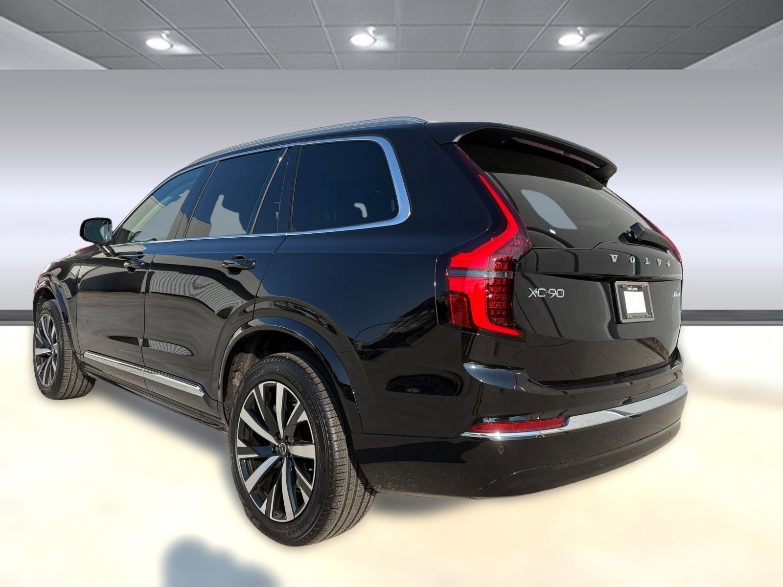 2025 Volvo XC90 Core photo 3