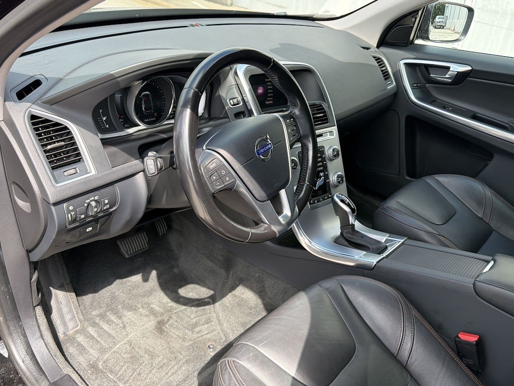 Used 2017 Volvo XC60 Dynamic SUV