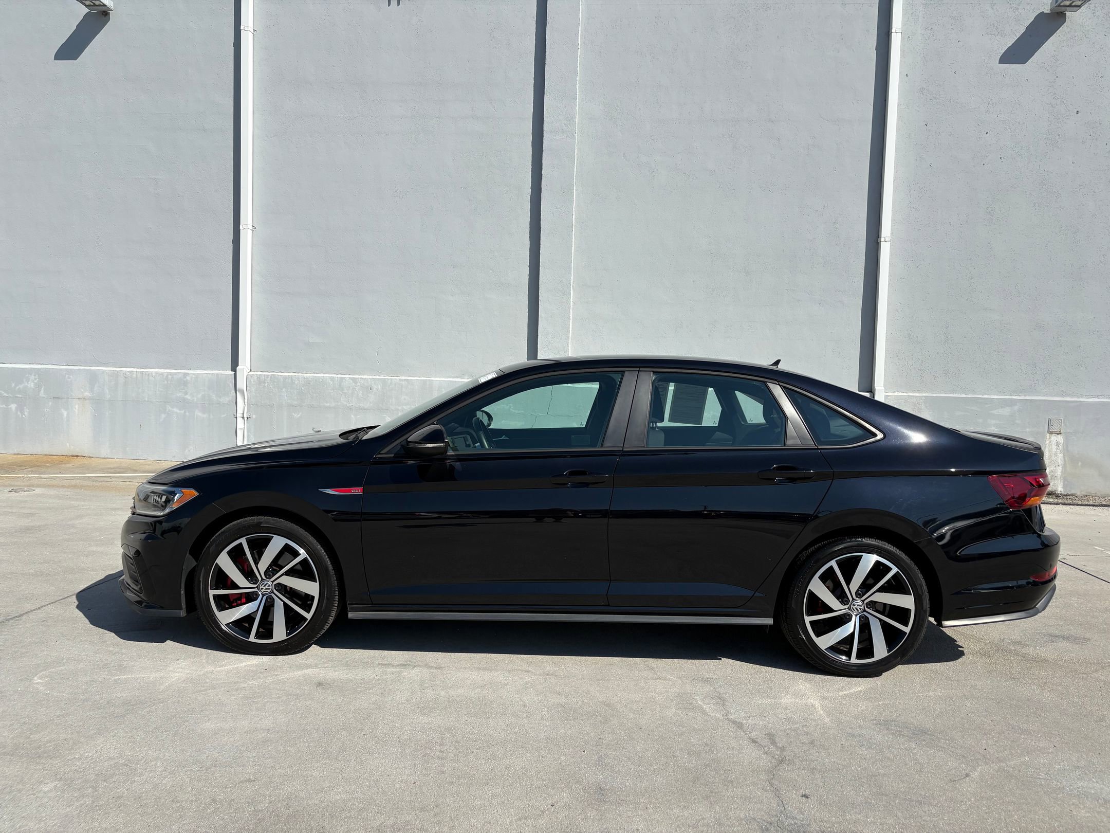 2019 Volkswagen Jetta GLI S photo 2