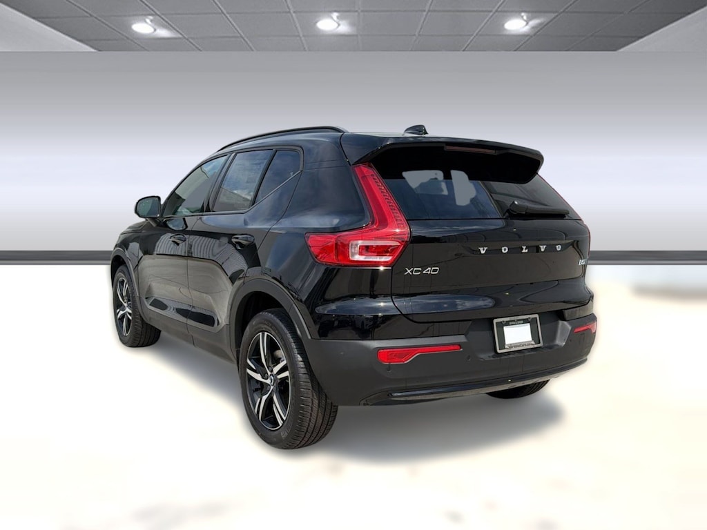 New 2026 Volvo XC40 B5 Core SUV