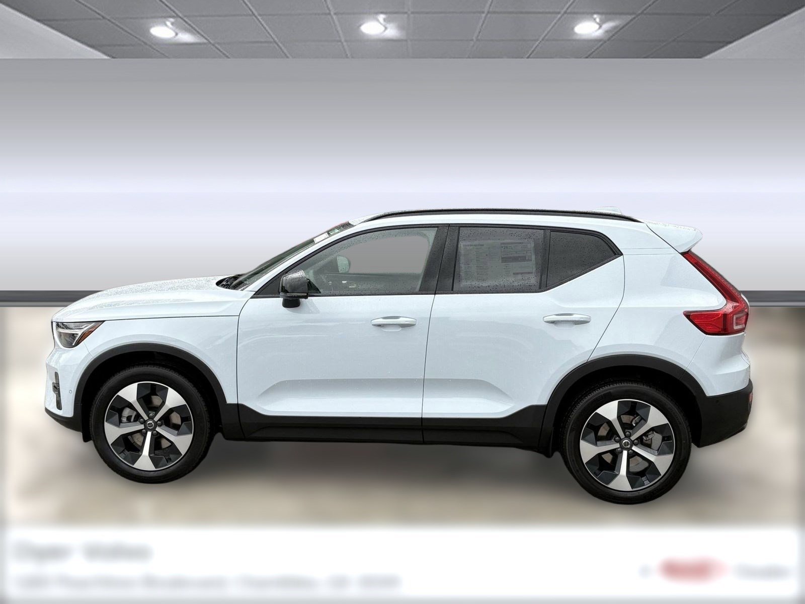 2026 Volvo XC40 Plus photo 2