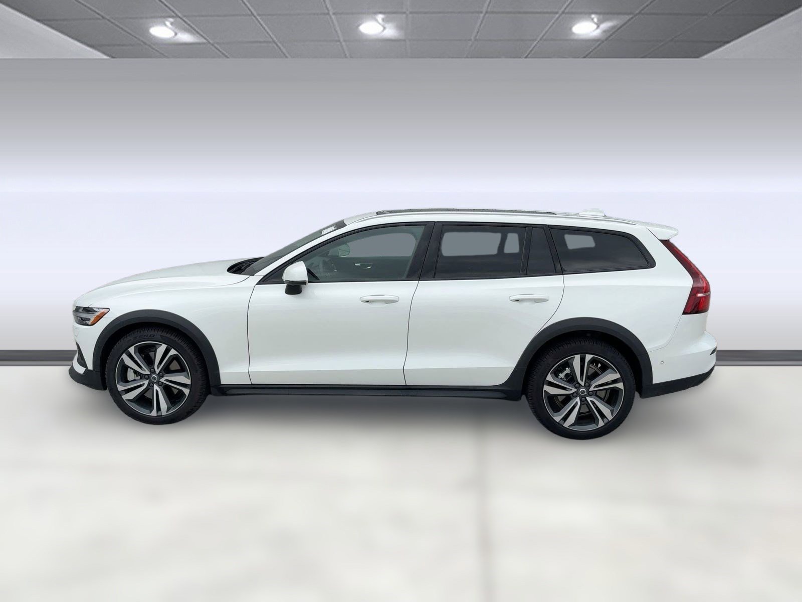2025 Volvo V60 Cross Country Plus photo 2