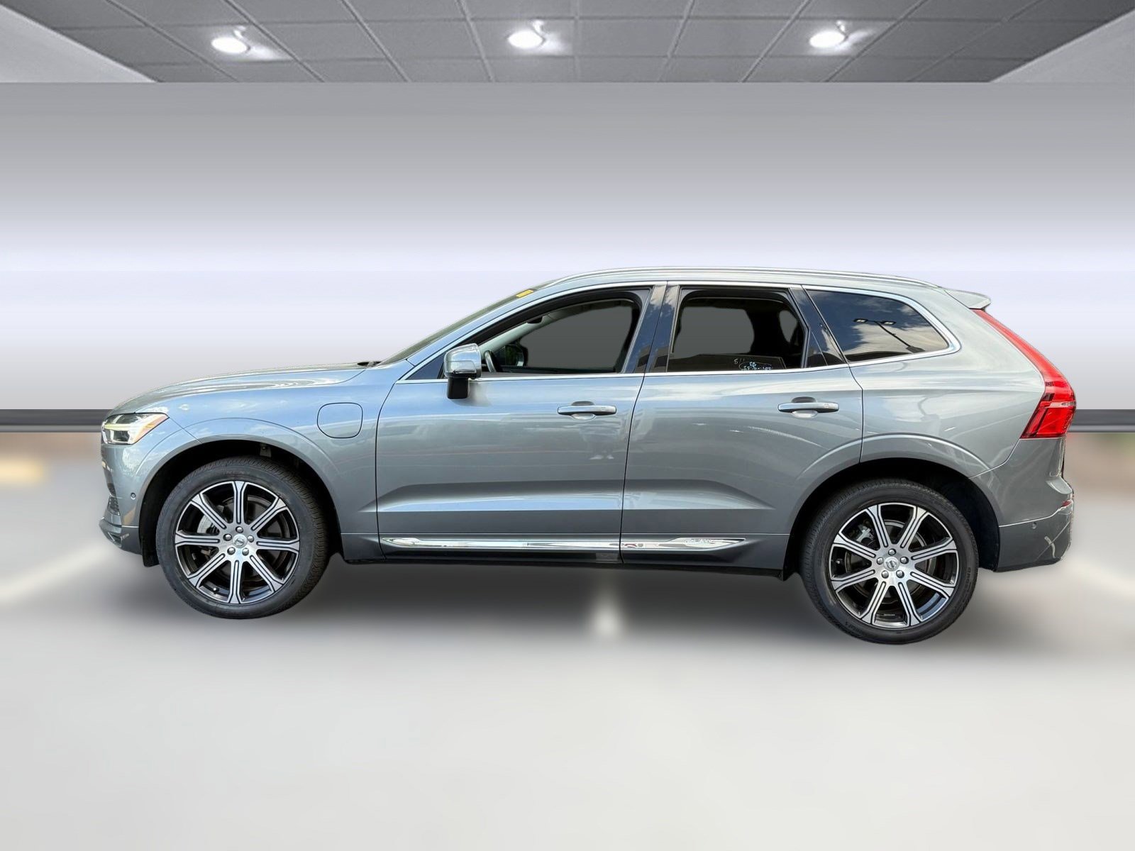 2021 Volvo XC60 Recharge Hybrid T8 Inscription photo 2