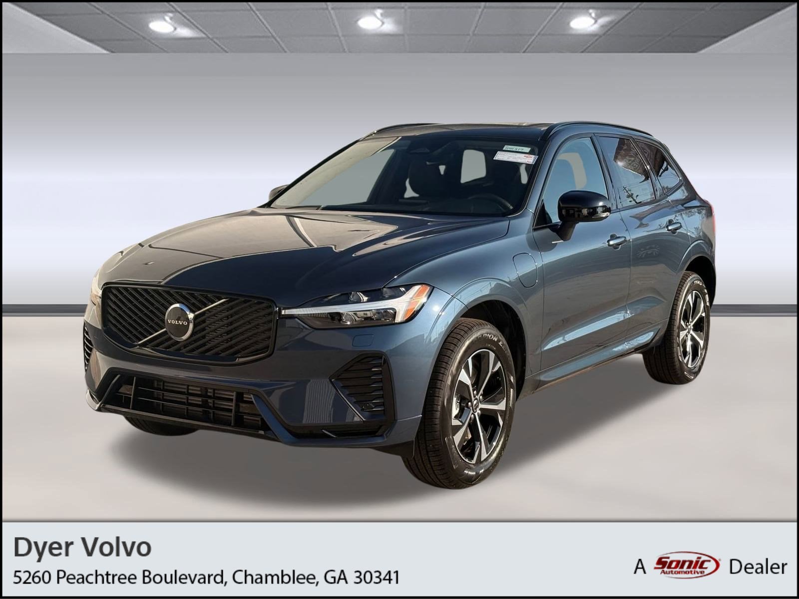 2026 Volvo XC60 Core's photo