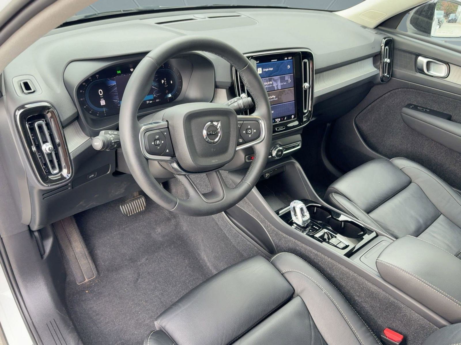 2023 Volvo XC40 Plus photo 3