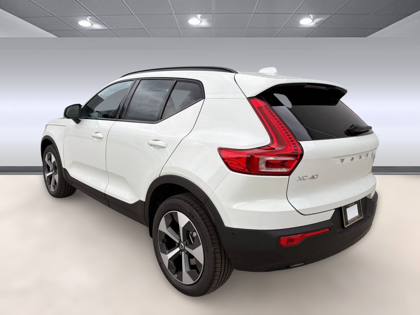 2026 Volvo XC40 Plus photo 3
