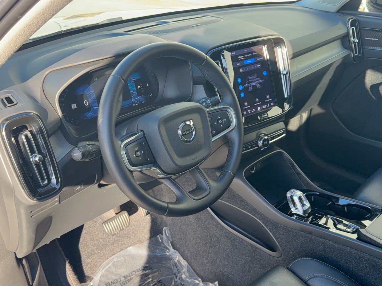Certified 2025 Volvo XC40 Ultra Dark Theme SUV