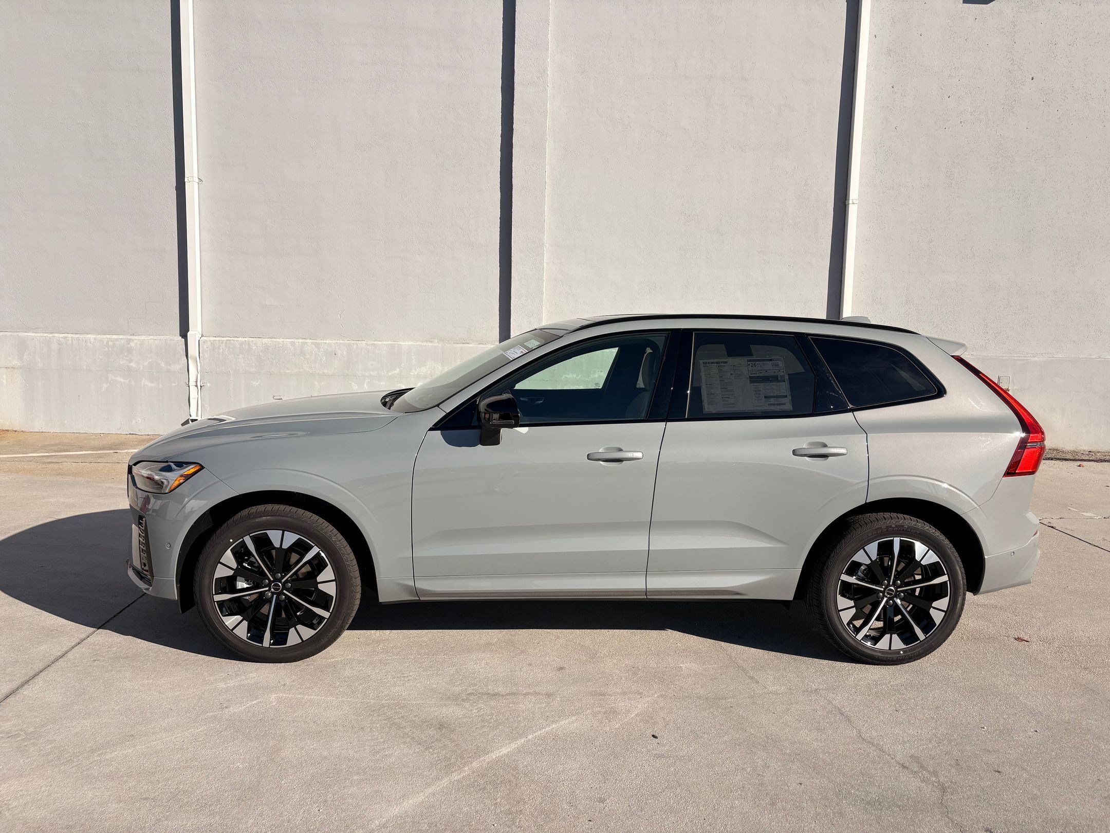 2026 Volvo XC60 B5 Plus photo 2