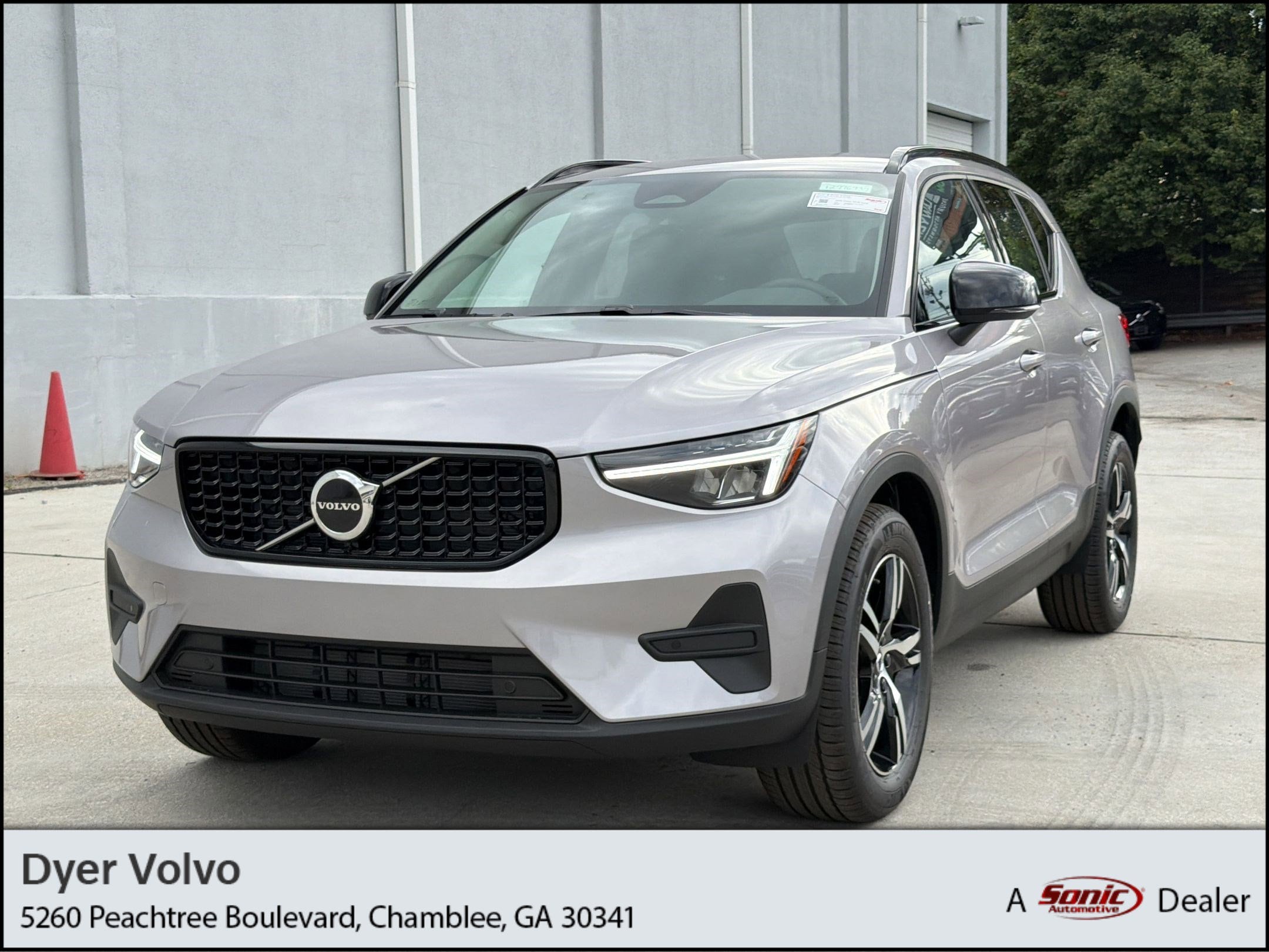 2026 Volvo XC40 B4 Core Dark FWD's photo