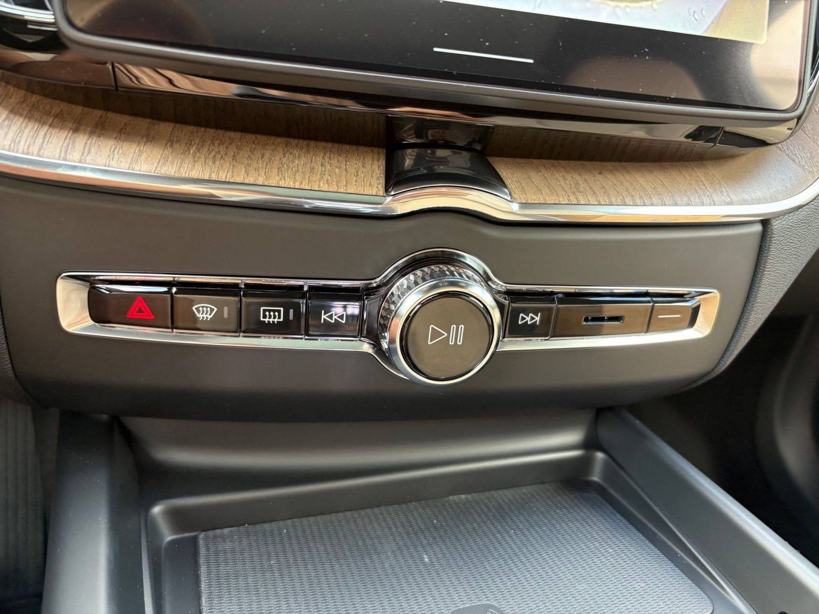2026 Volvo XC60 Plus - Photo 17