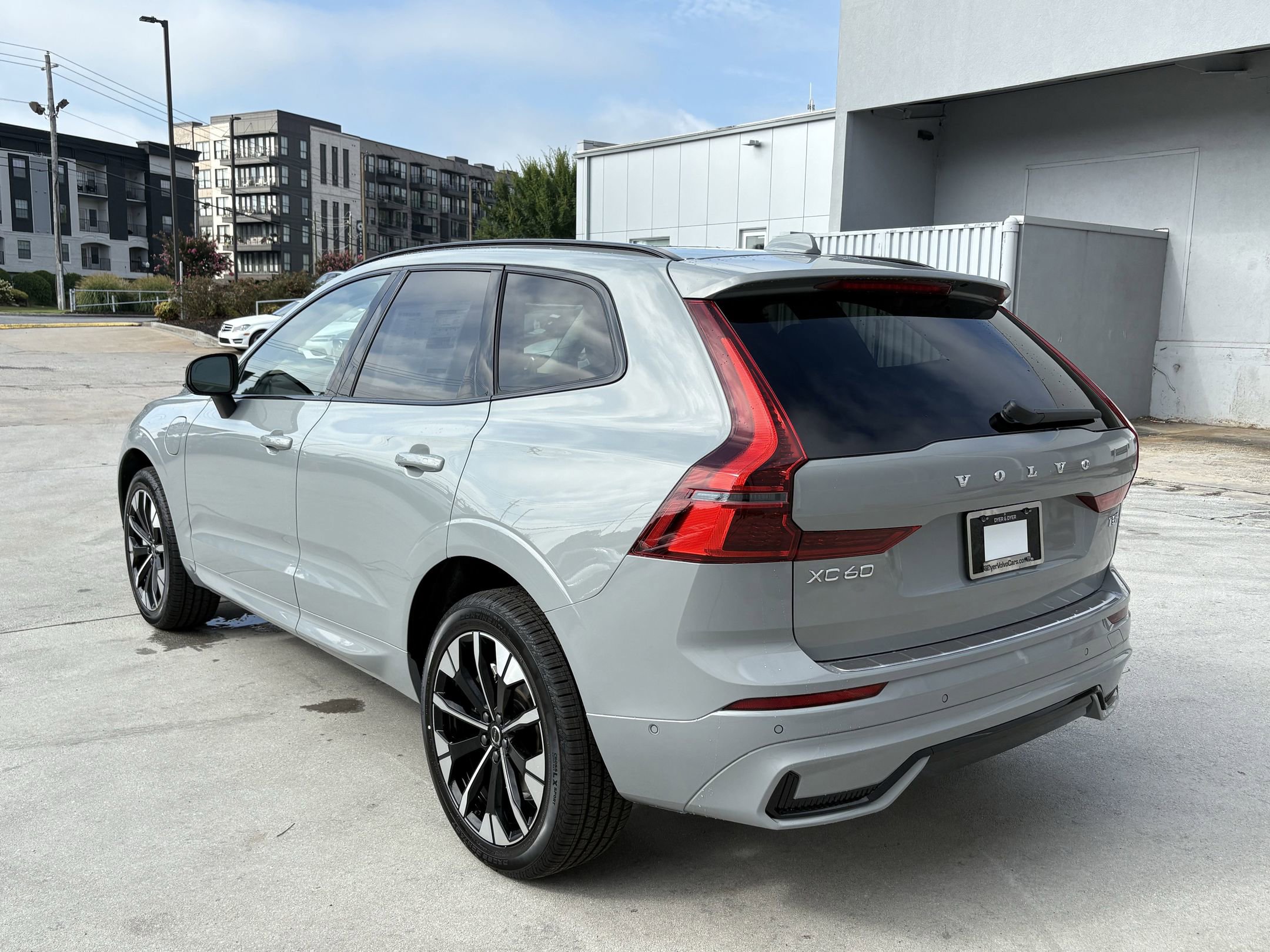 2026 Volvo XC60 Hybrid T8 photo 3