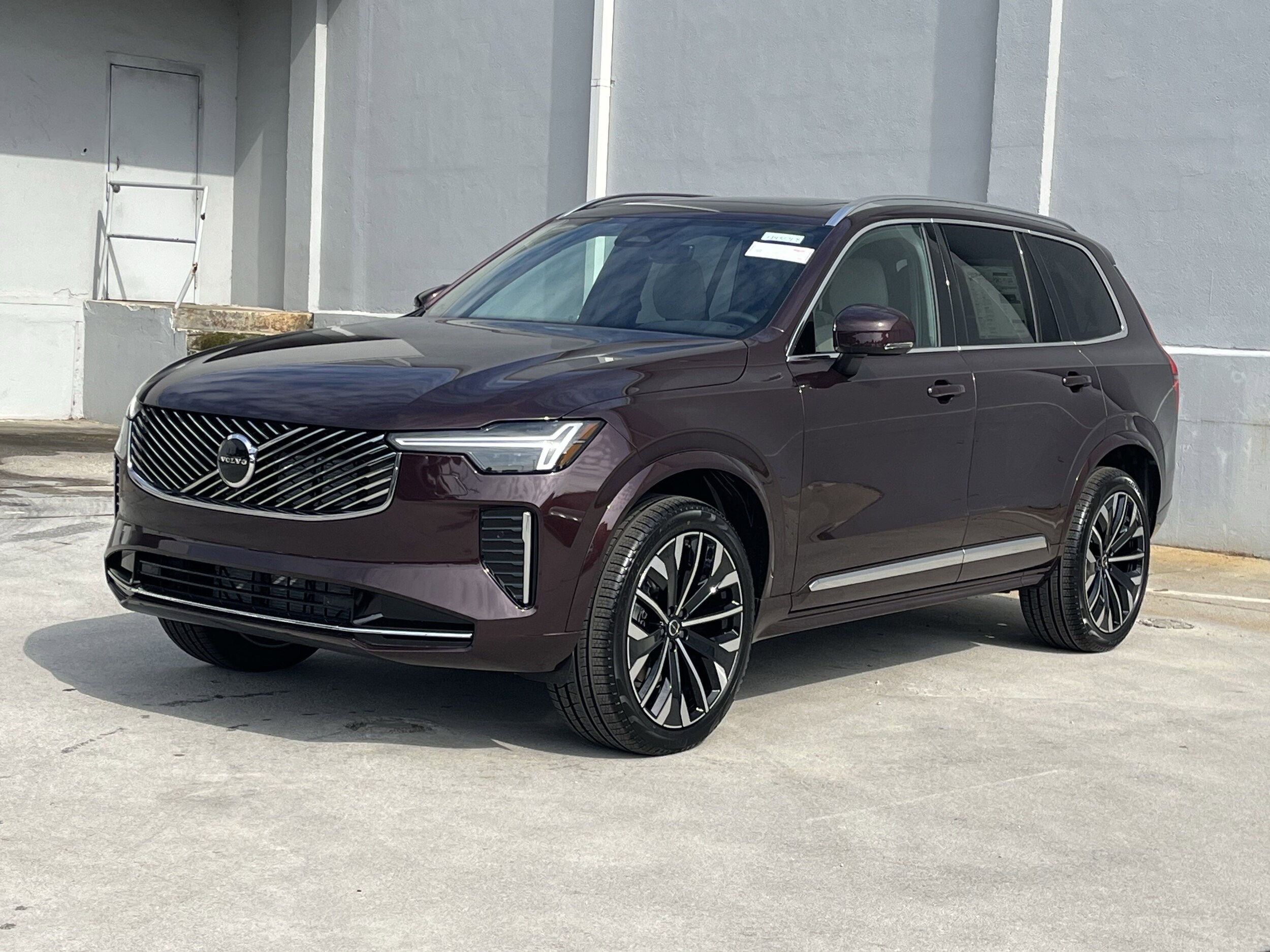 2026 Volvo XC90 B5 Core photo 2