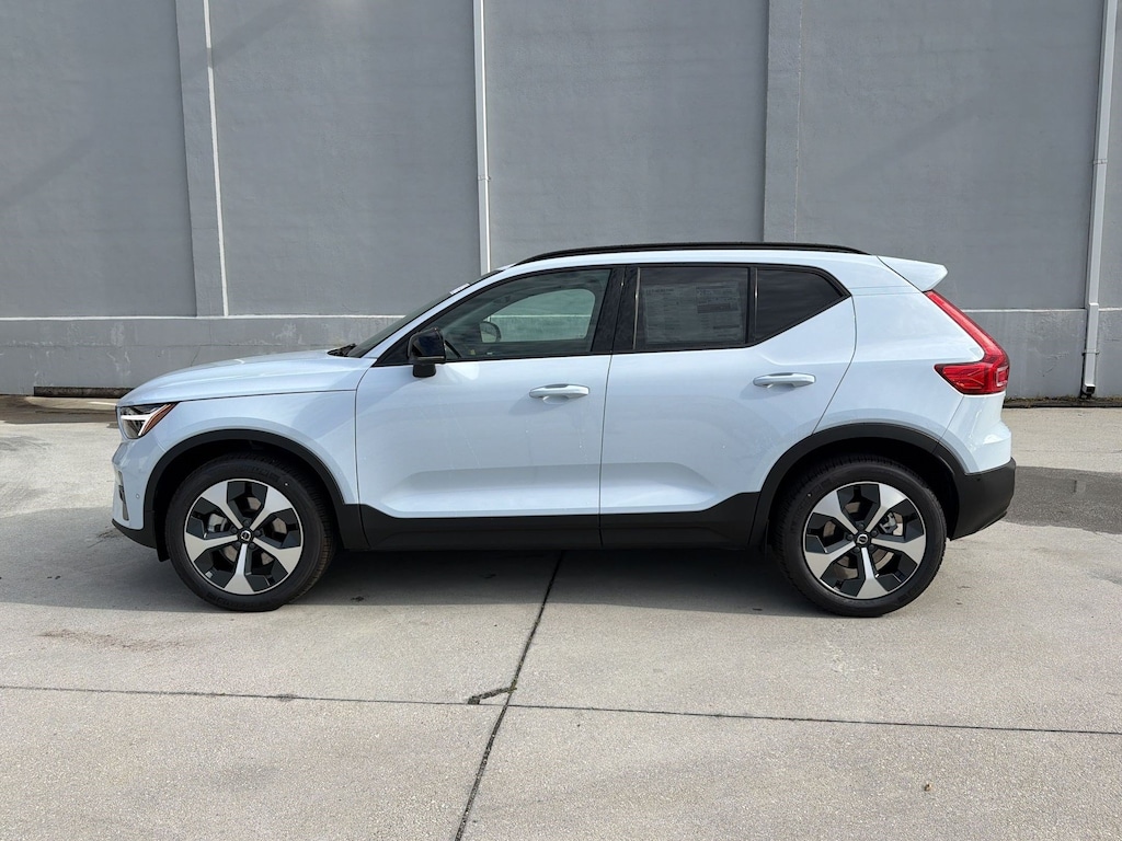 New 2026 Volvo XC40 B5 Plus SUV