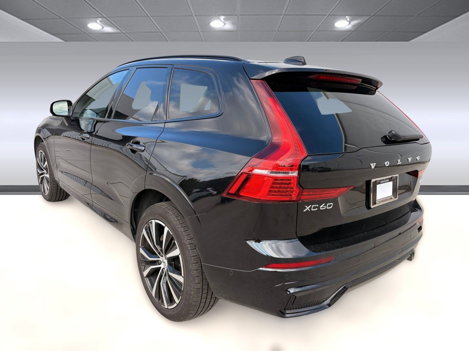 2025 Volvo XC60 Plus photo 3
