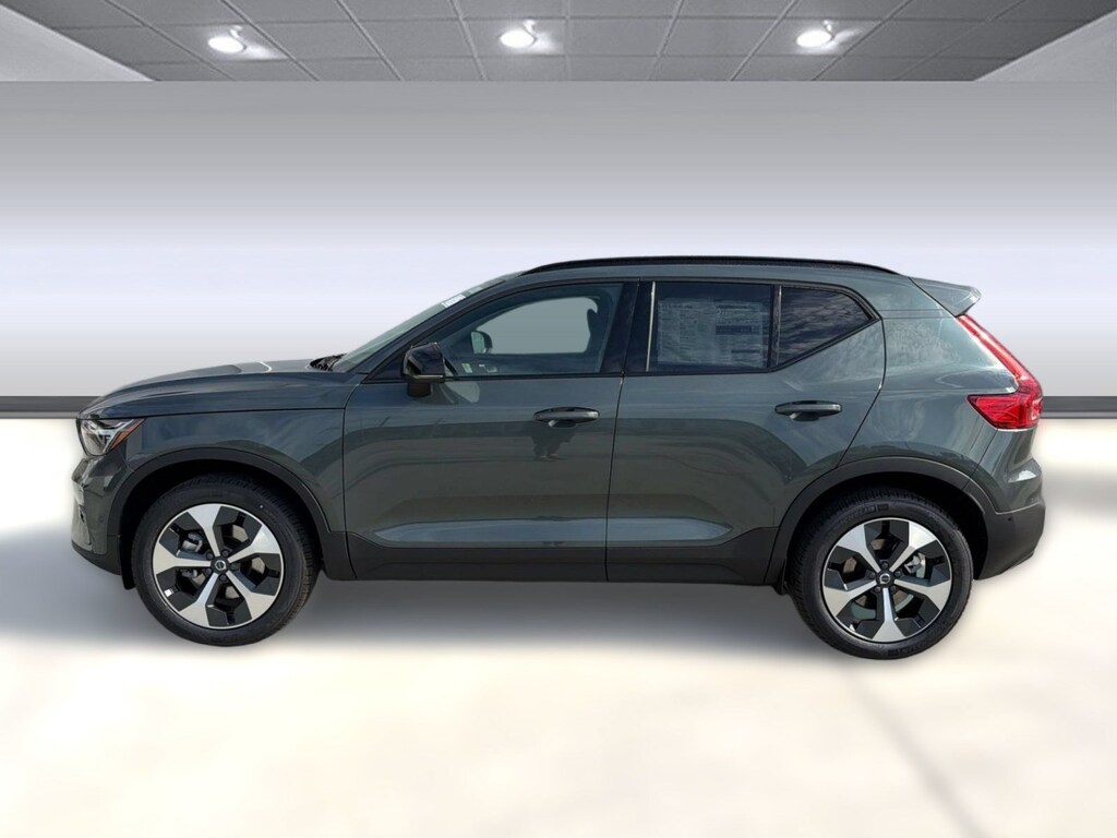 New 2026 Volvo XC40 B4 Plus SUV