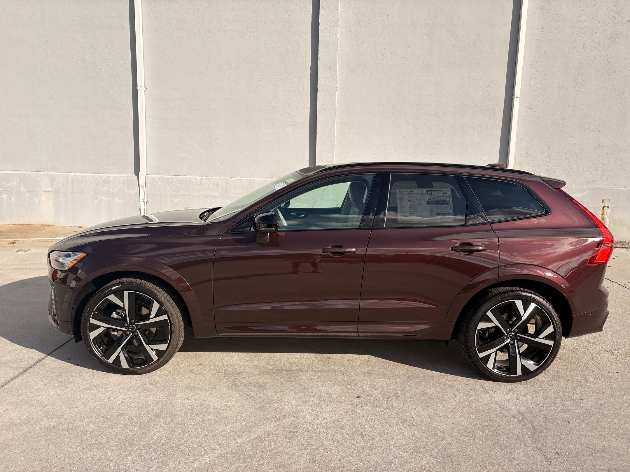 2026 Volvo XC60 B5 photo 2