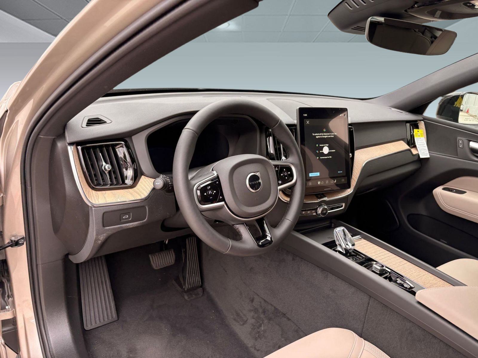 2026 Volvo XC60 B5 Plus photo 4