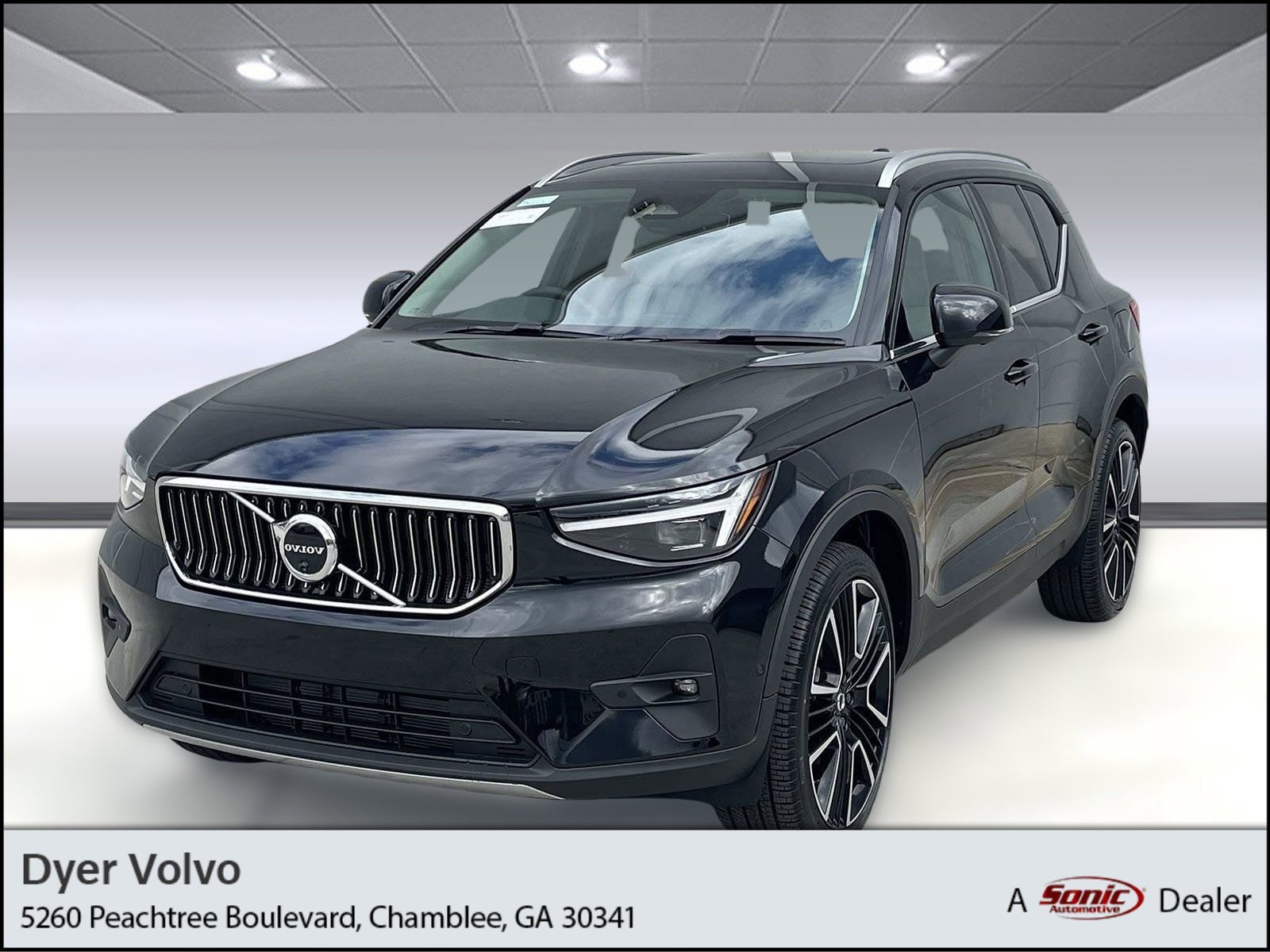 2025 Volvo XC40 B5 Ultra Bright Theme