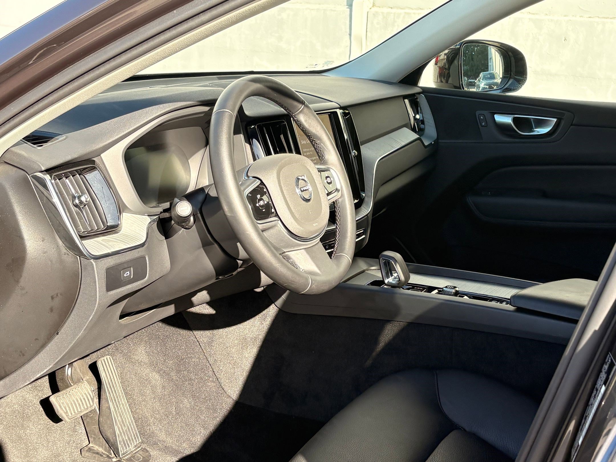 2025 Volvo XC60 Plus photo 4