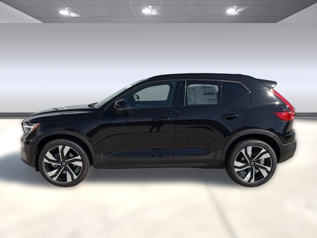 New 2026 Volvo XC40 B5 Ultra SUV