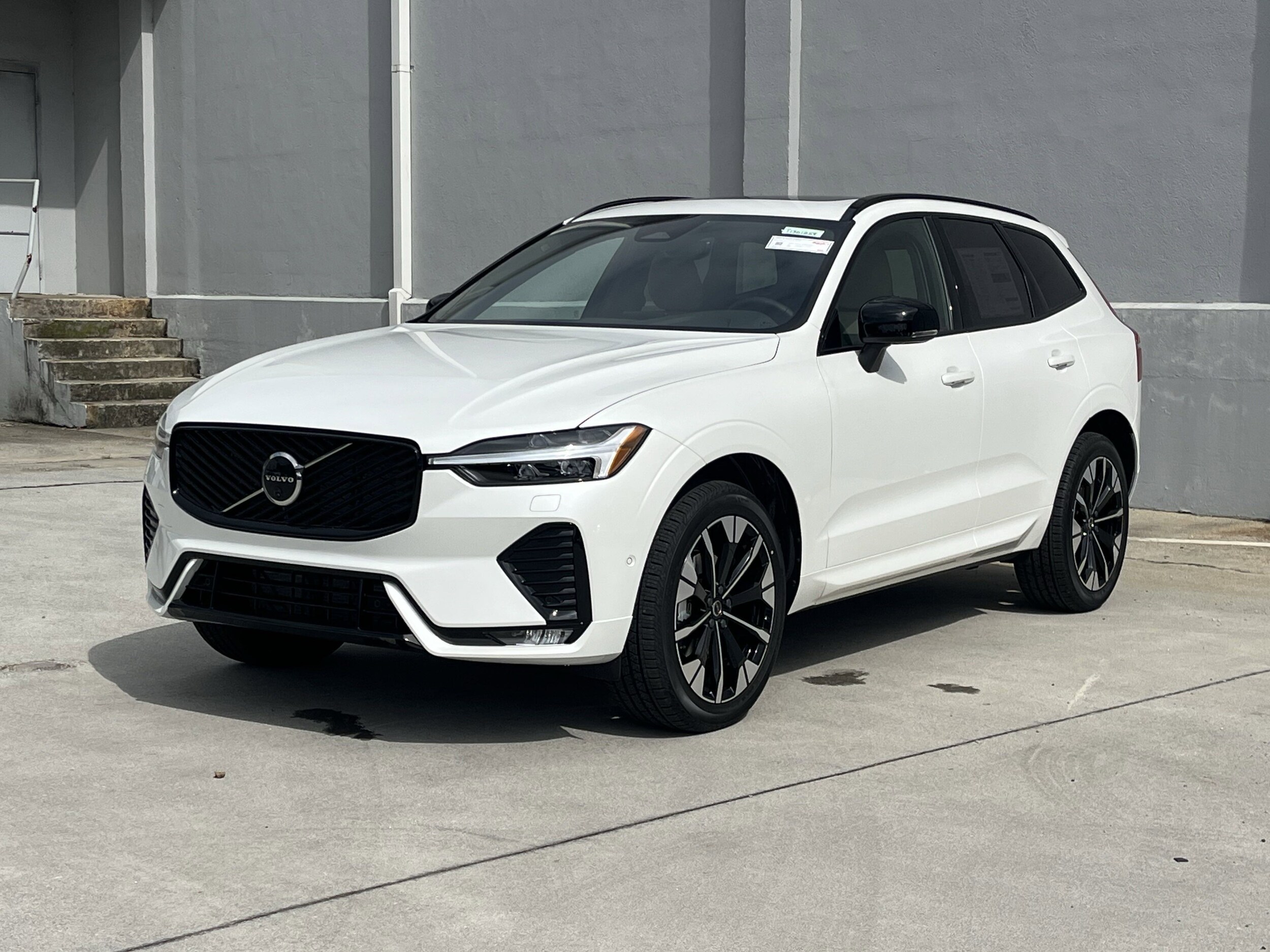 2026 Volvo XC60 B5 Plus photo 2