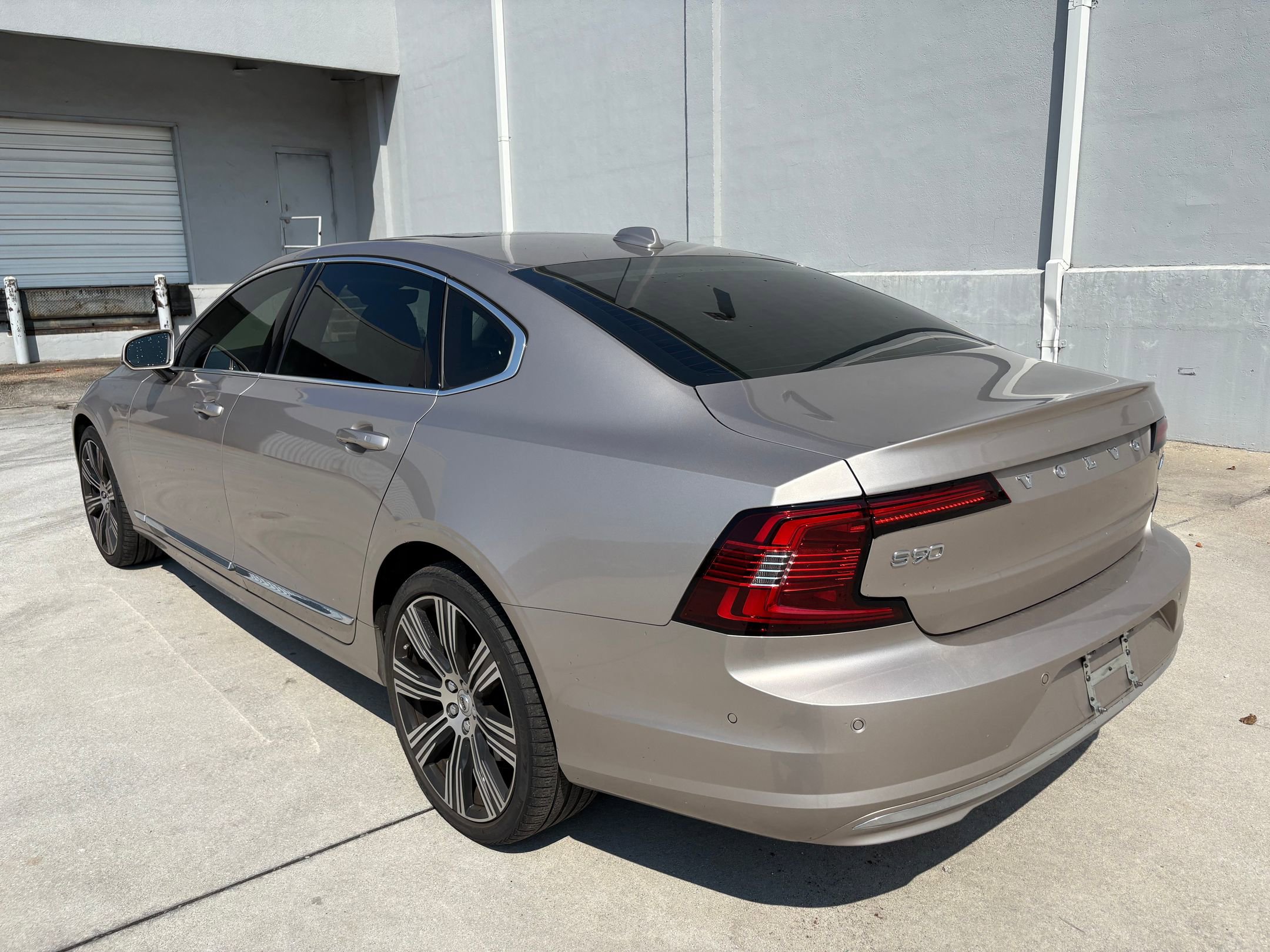 2023 Volvo S90 Ultimate photo 2