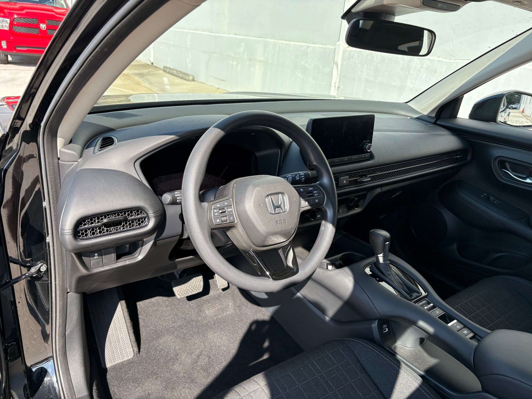 2023 Honda HR-V LX photo 4