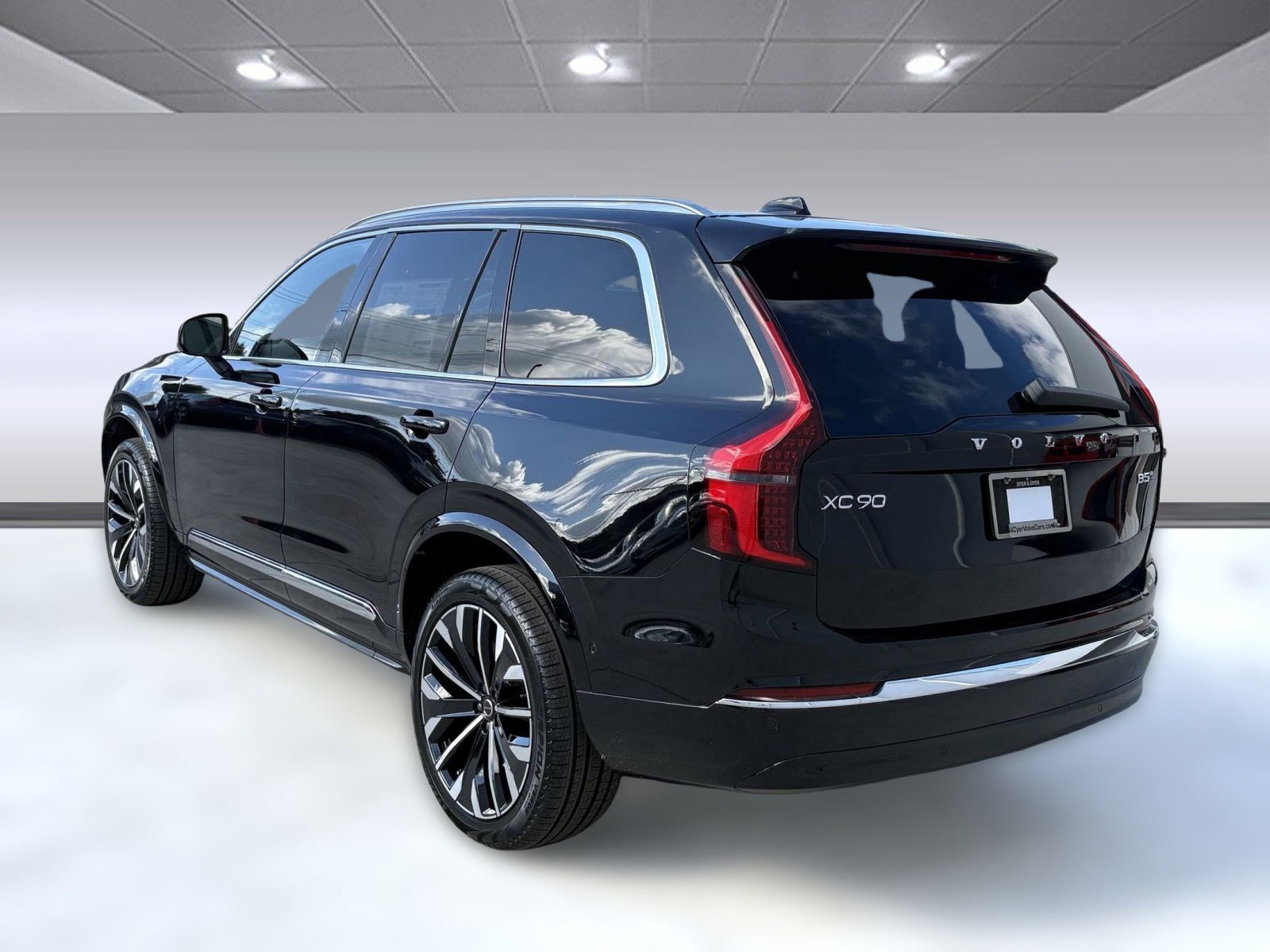 2026 Volvo XC90 B5 photo 2