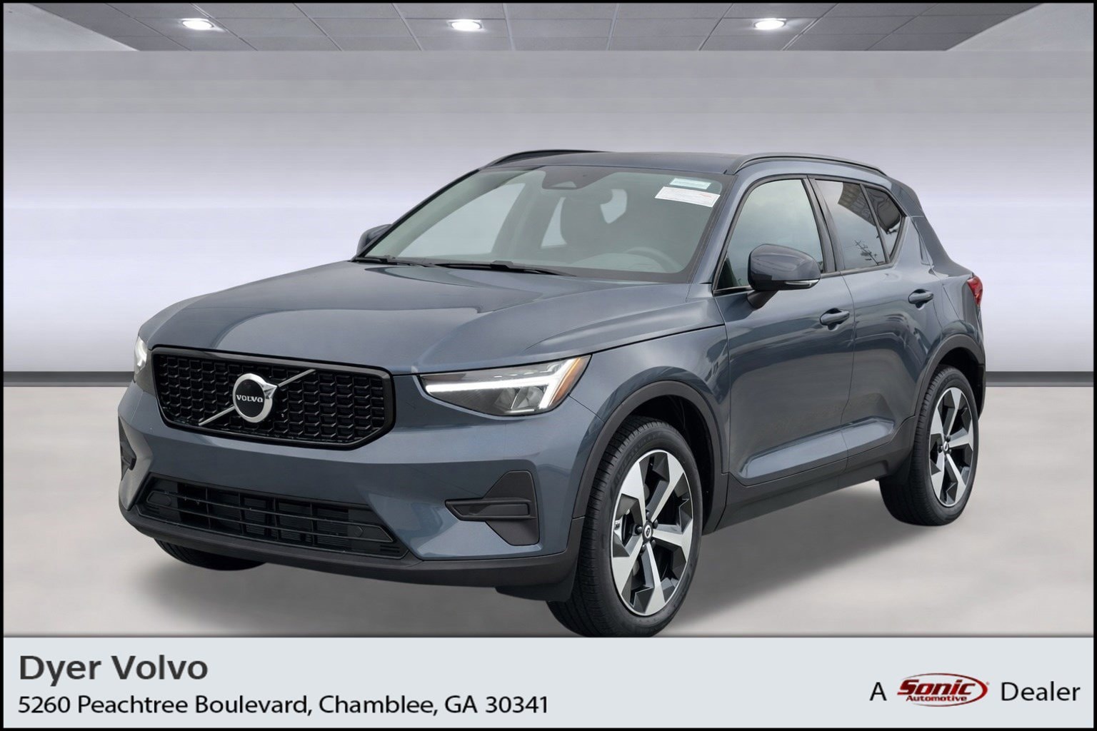 2026 Volvo XC40 Core's photo