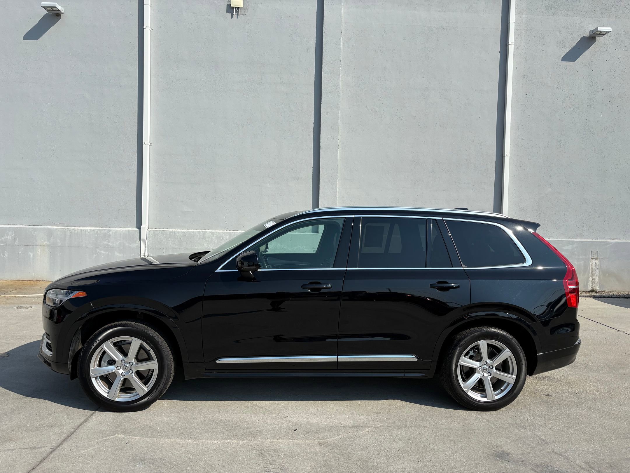 2024 Volvo XC90 B5 AWD Core photo 2